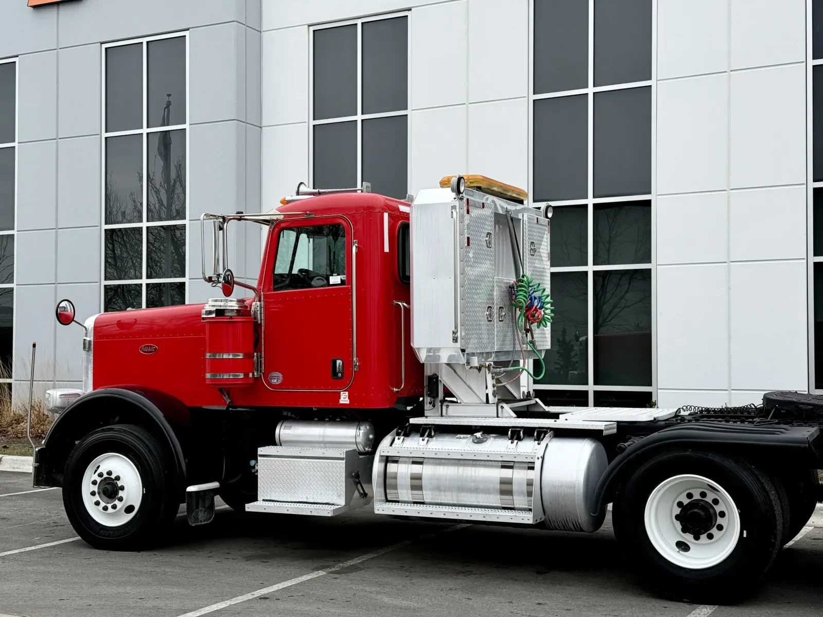 2014 Peterbilt 388 in New Lenox, IL — photo 8