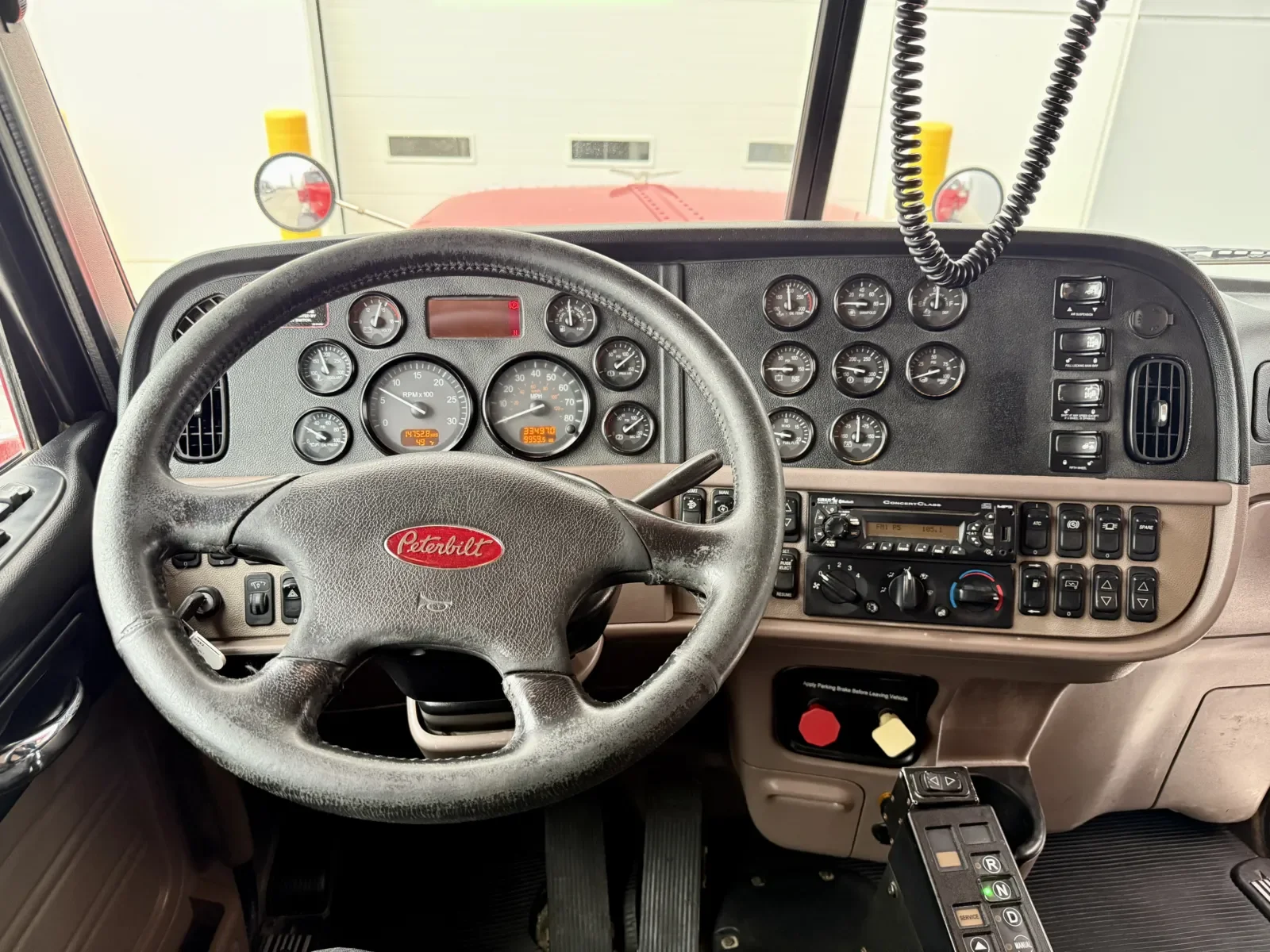 2014 Peterbilt 388 in New Lenox, IL — photo 16