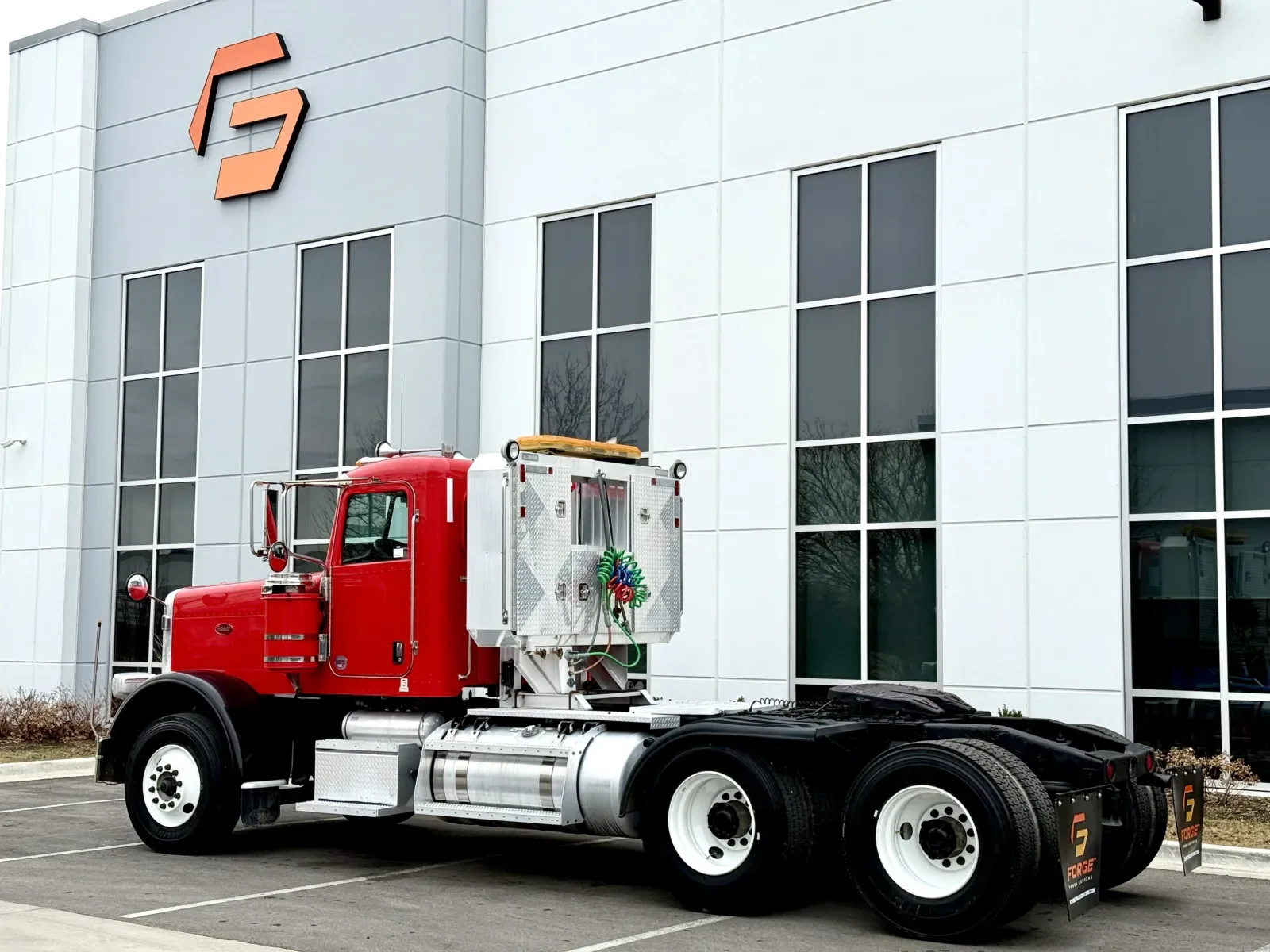 2014 Peterbilt 388 in New Lenox, IL — photo 6