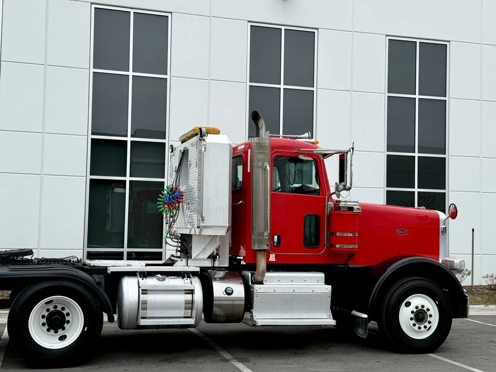 2014 Peterbilt 388 in New Lenox, IL — photo 7