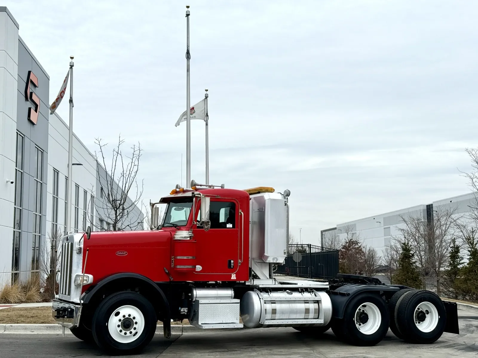2014 Peterbilt 388 in New Lenox, IL