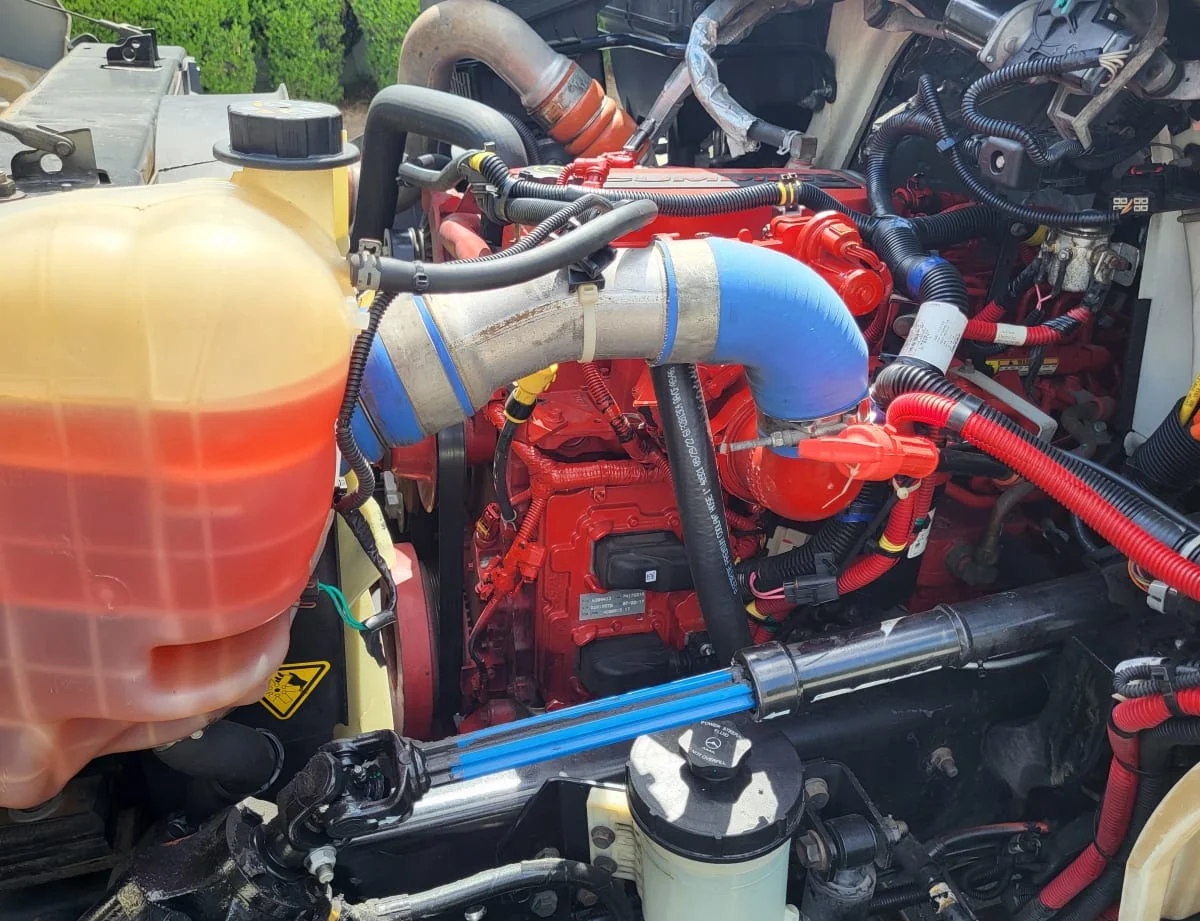 2018 International 4300 - image 9