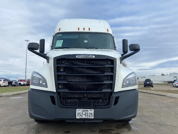 2022 Freightliner Cascadia in San Antonio, TX — photo 2