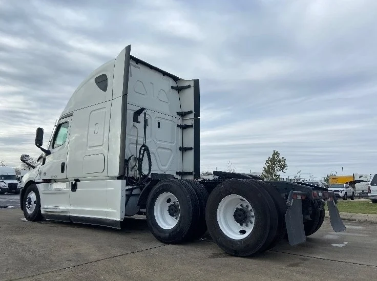 2022 Freightliner Cascadia in San Antonio, TX — photo 5