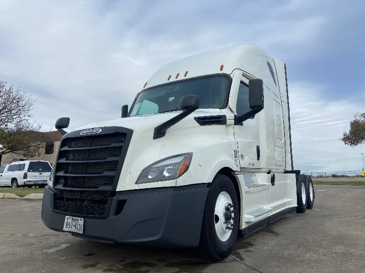 2022 Freightliner Cascadia in San Antonio, TX — photo 3