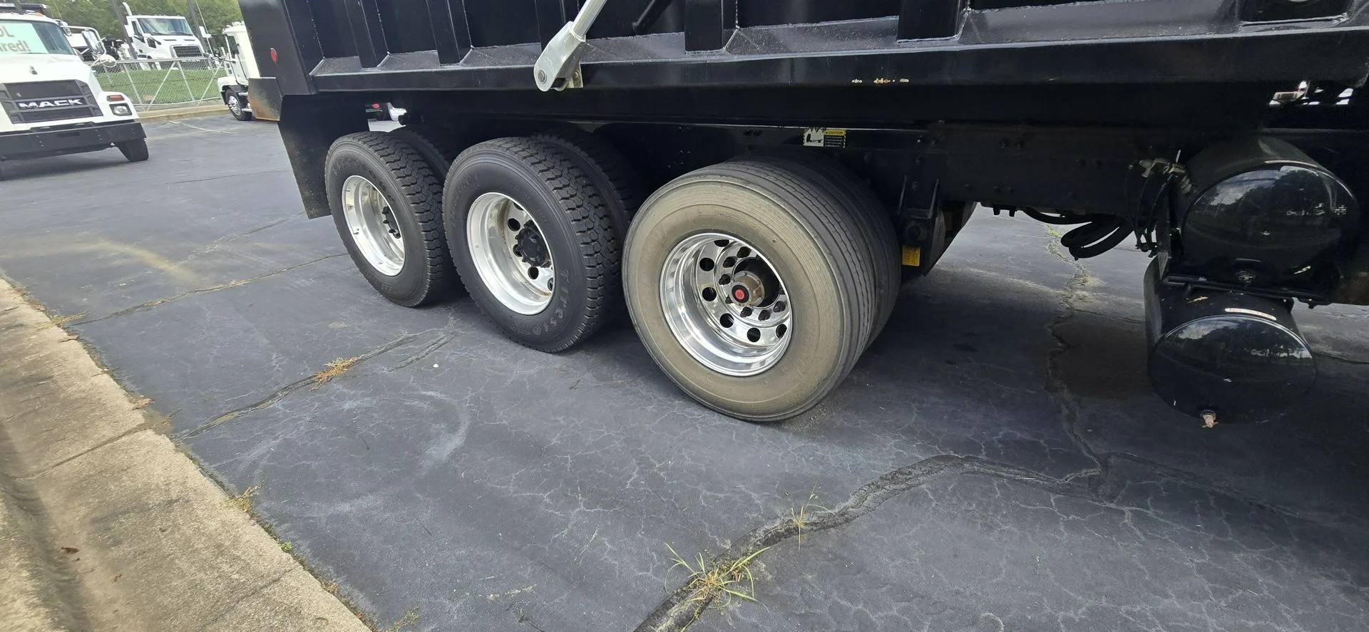 2023 Mack Granite - image 6