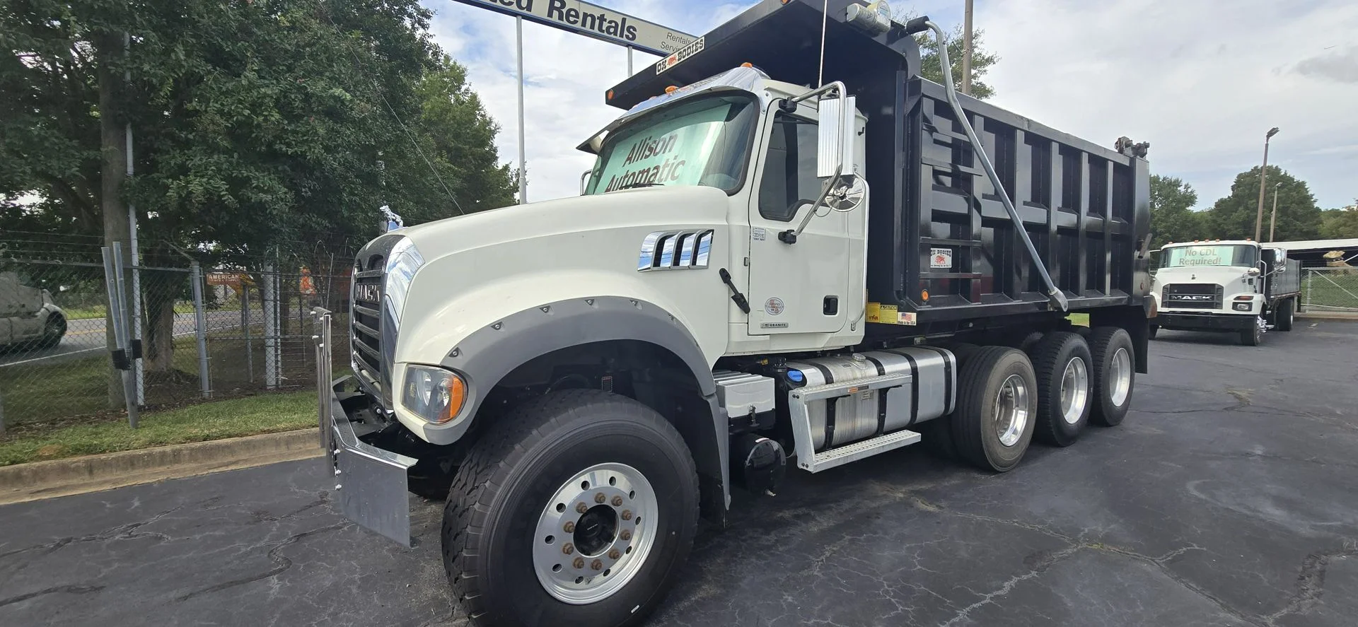 2023 Mack Granite - image 2