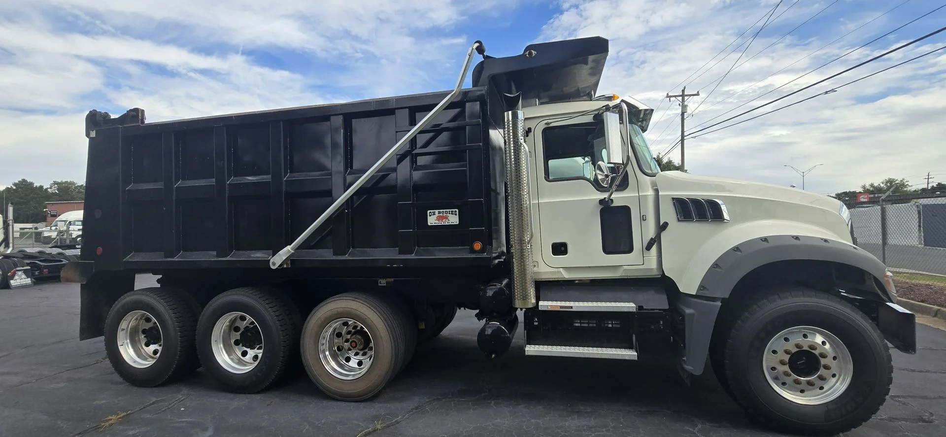 2023 Mack Granite - image 3