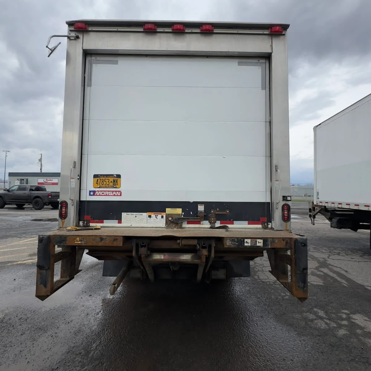 2018 Isuzu NPR - image 5