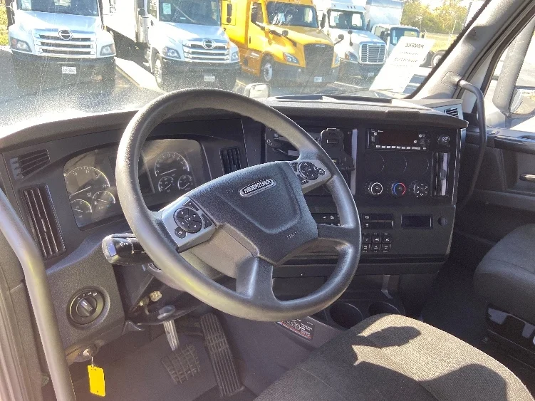 2023 Freightliner Cascadia - image 10