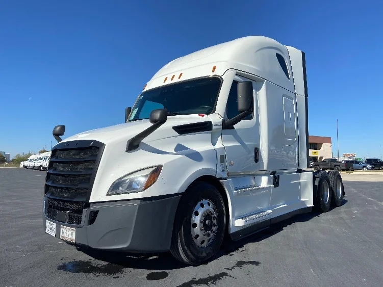 2023 Freightliner Cascadia - image 3
