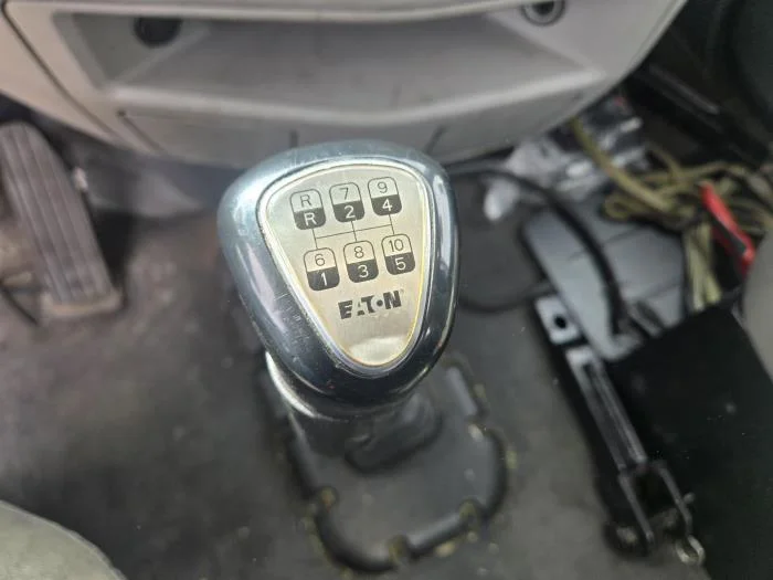 2016 Peterbilt 579 - image 5