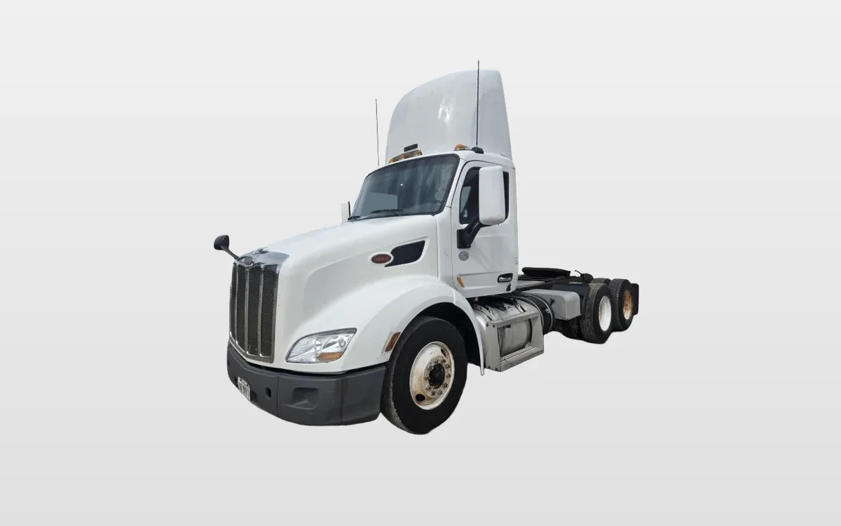 2016 Peterbilt 579 - image 1