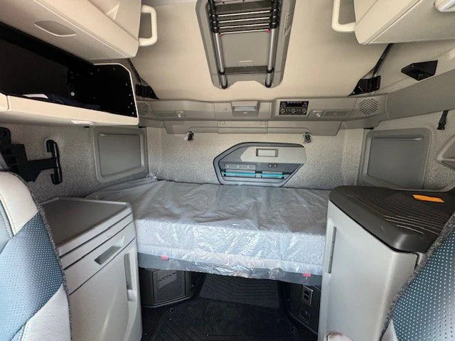 2027 Volvo VNL 860 in London, OH — photo 8