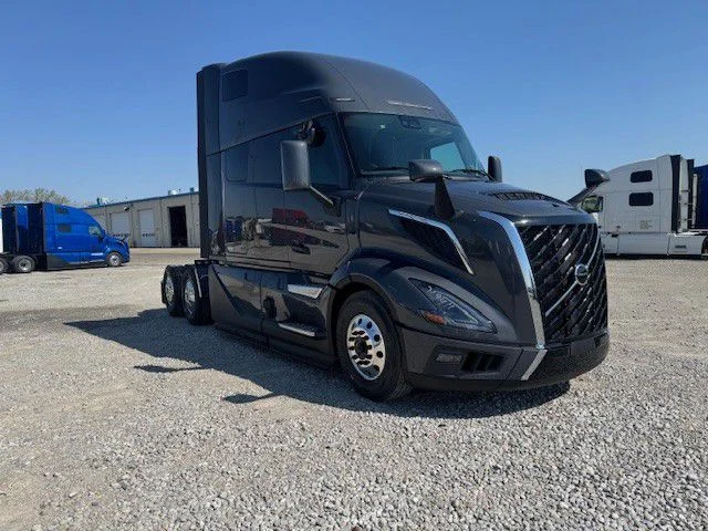 2027 Volvo VNL 860 in London, OH — photo 4