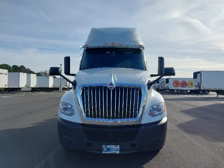 2019 International LT - image 2
