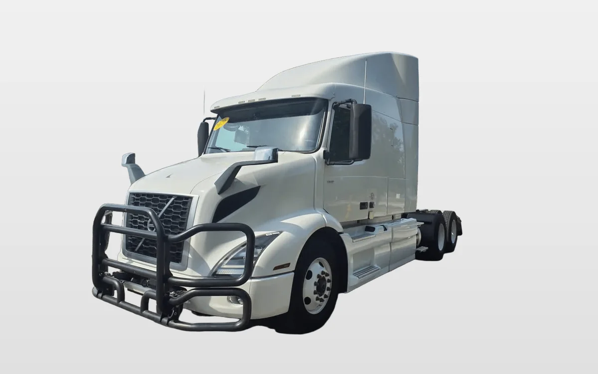 2020 Volvo - image 1