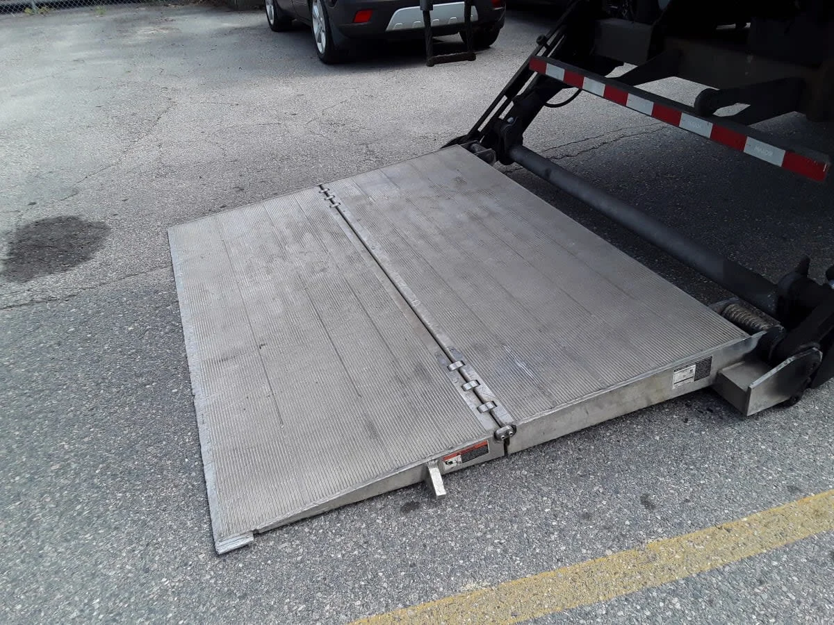 2018 Freightliner M2 106 - image 12