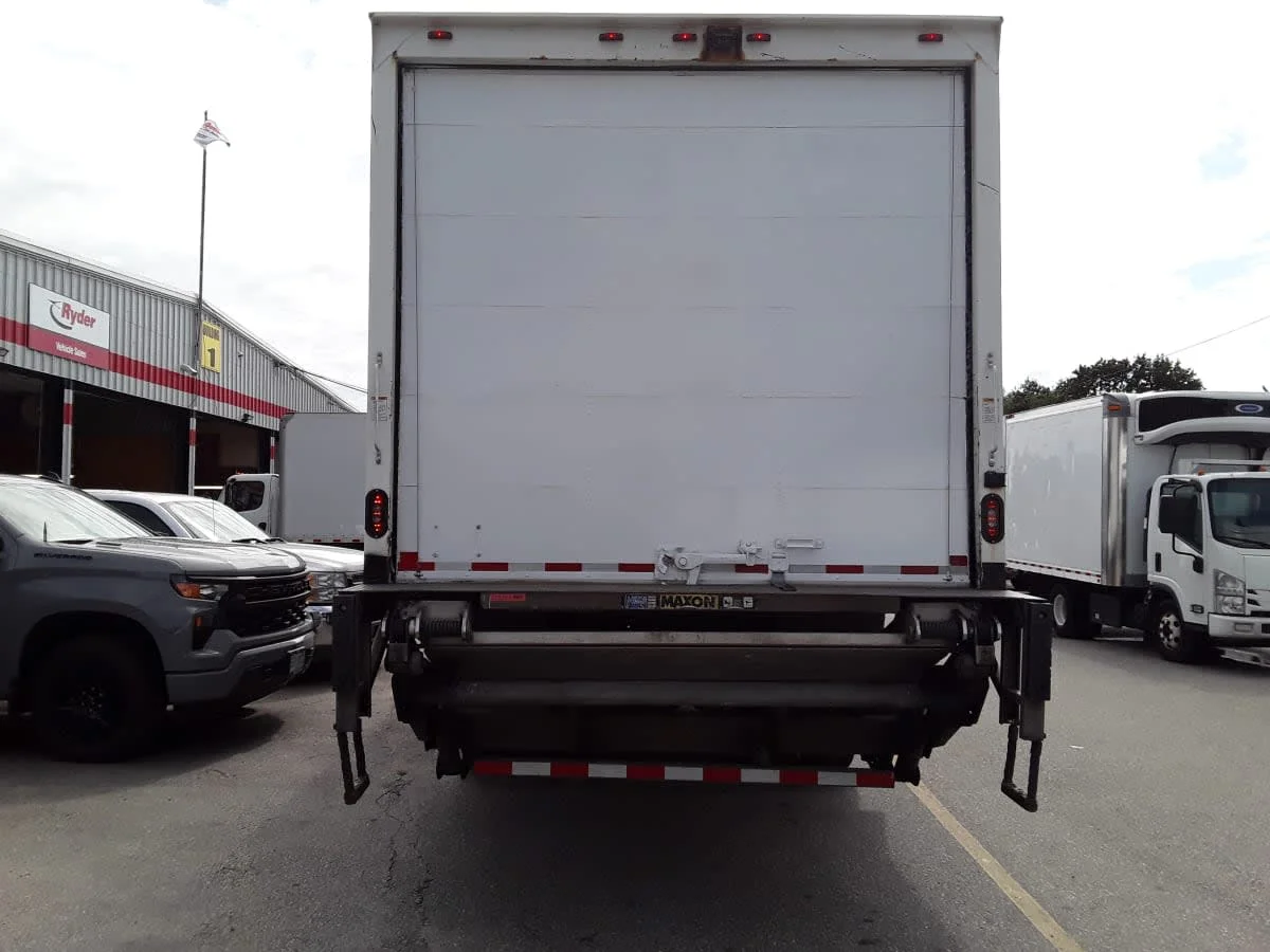 2018 Freightliner M2 106 - image 5