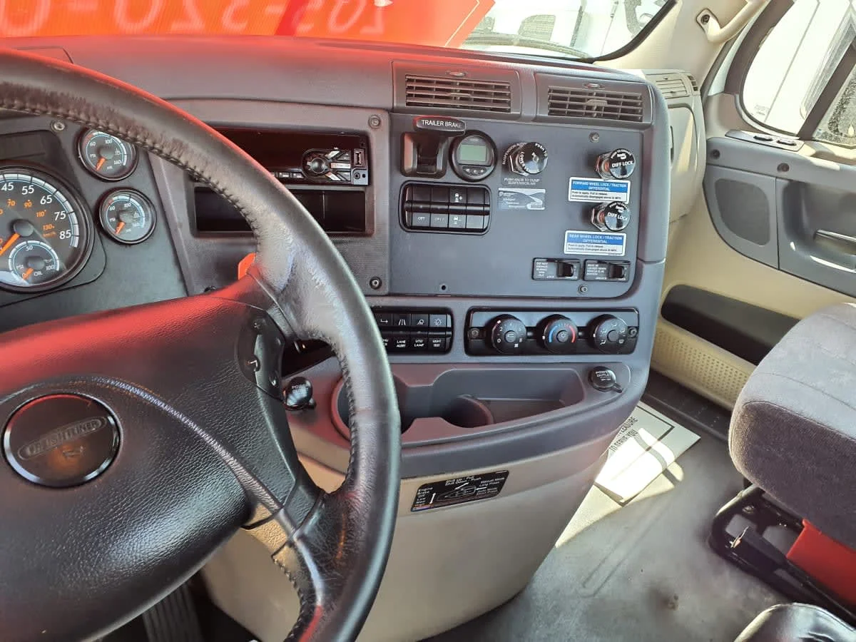 2019 Freightliner Cascadia - image 13