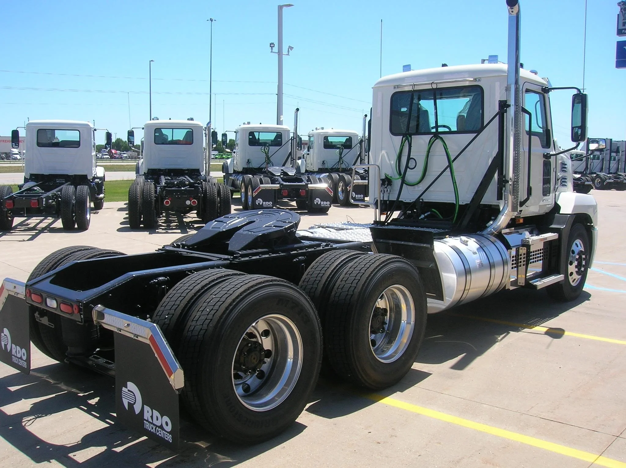 2026 Mack Anthem — photo 5