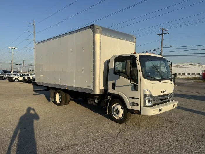 2025 Isuzu NRR - image 11