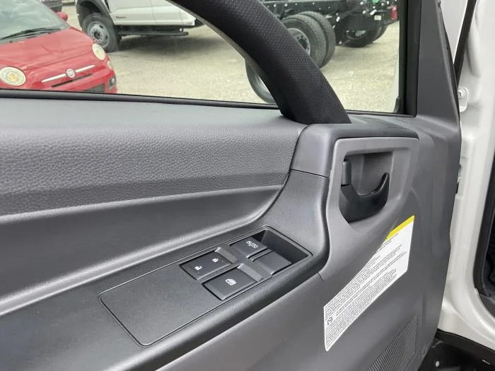 2025 Isuzu NRR - image 3