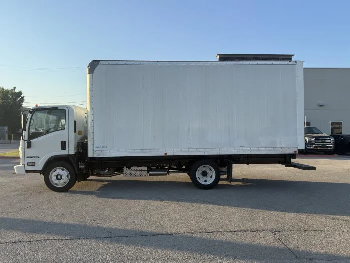 2025 Isuzu NRR - image 8