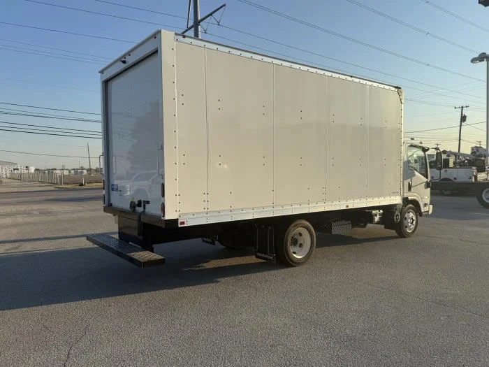 2025 Isuzu NRR - image 13