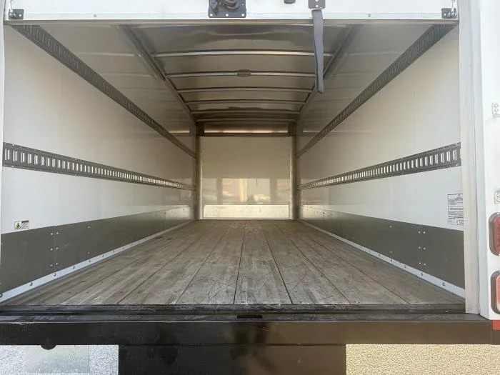 2025 Isuzu NRR - image 16