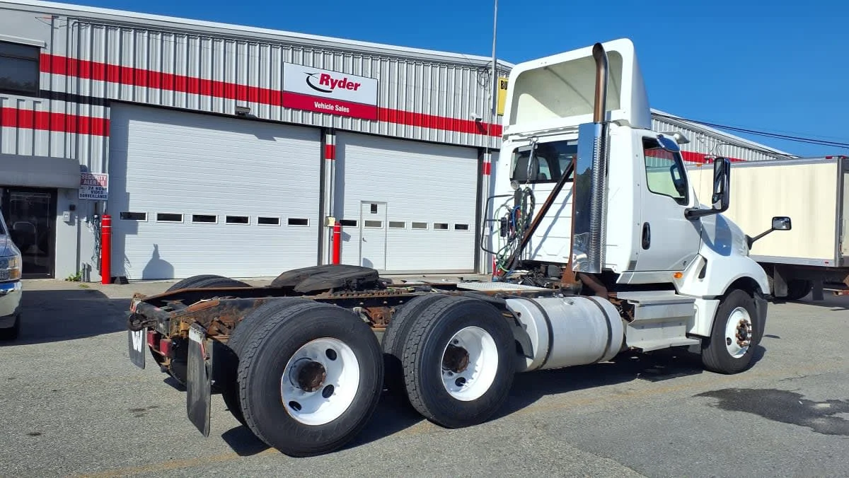 2019 International LT in Salisbury, MA — photo 4