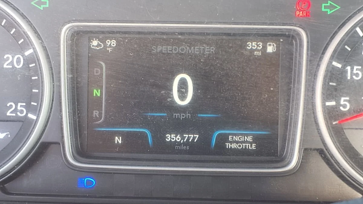 2019 International LT in Salisbury, MA — photo 10