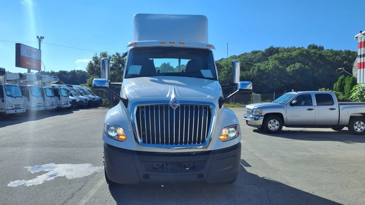2019 International LT in Salisbury, MA — photo 2