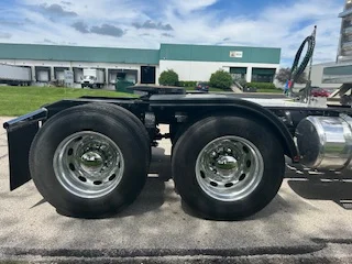 2023 Peterbilt 389 - image 7