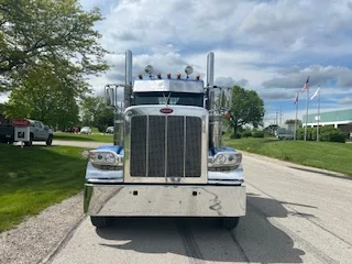 2023 Peterbilt 389 - image 3