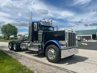 2023 Peterbilt 389 - image 2