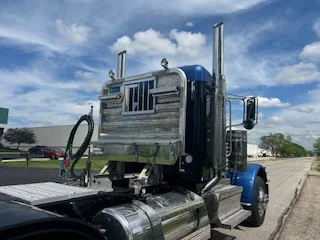 2023 Peterbilt 389 - image 5