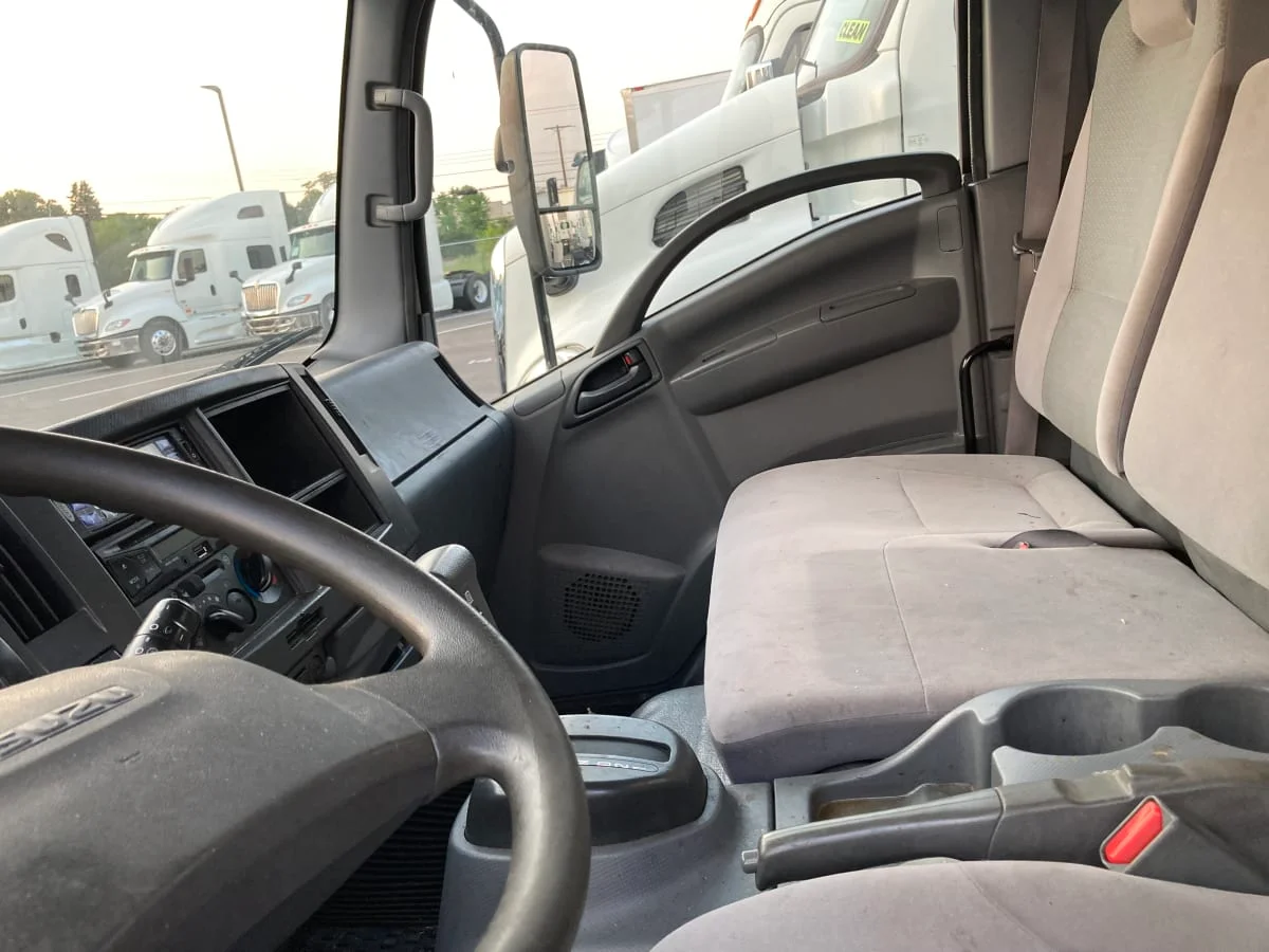 2018 Isuzu NPR - image 8