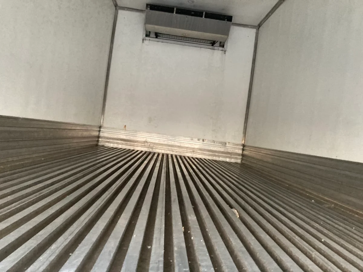 2018 Isuzu NPR - image 9