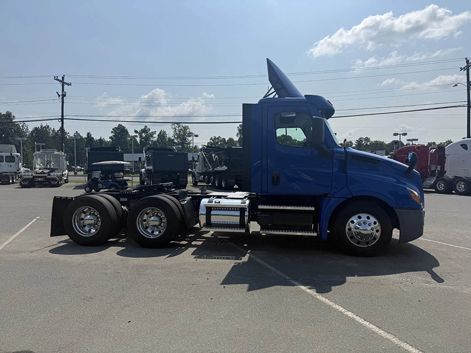 2022 Freightliner Cascadia in Charlotte, NC — photo 3