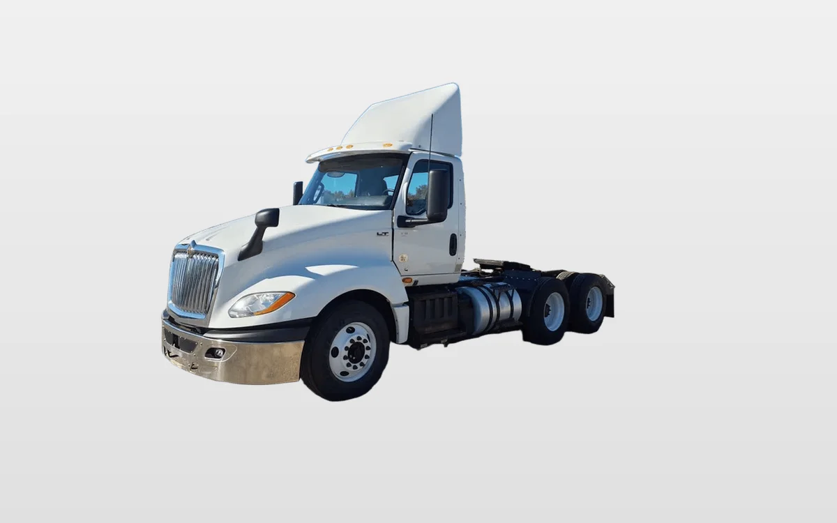 2019 International LT - image 1