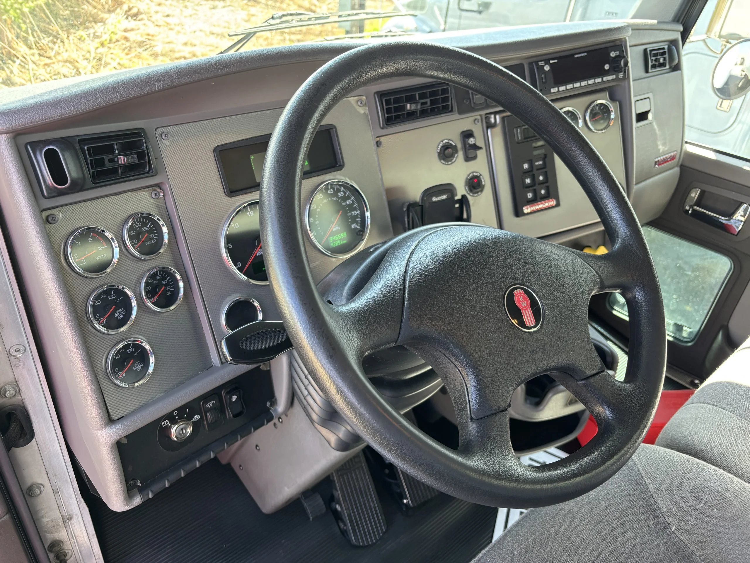 2022 Kenworth T270 in Decorah, IA — photo 4