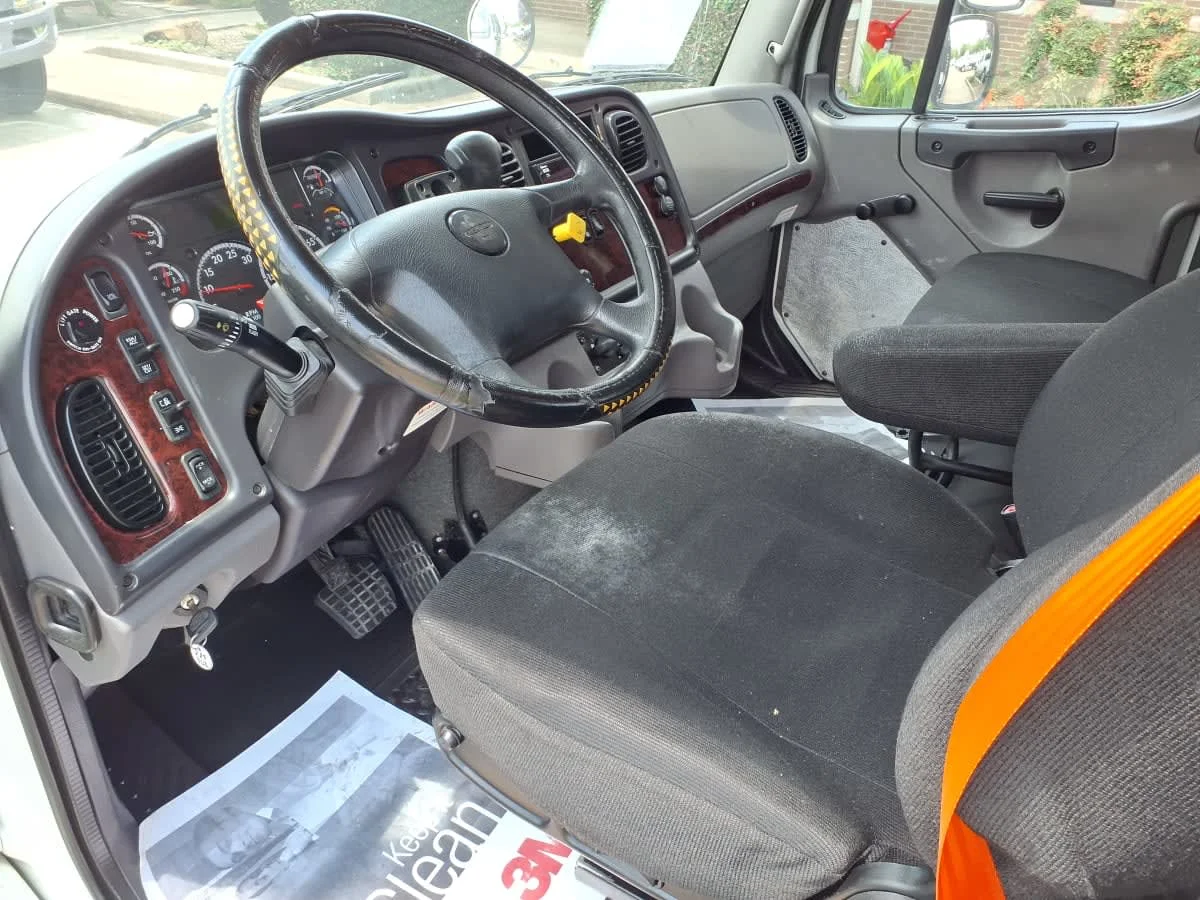 2020 Freightliner M2 106 in Houston, TX — photo 7