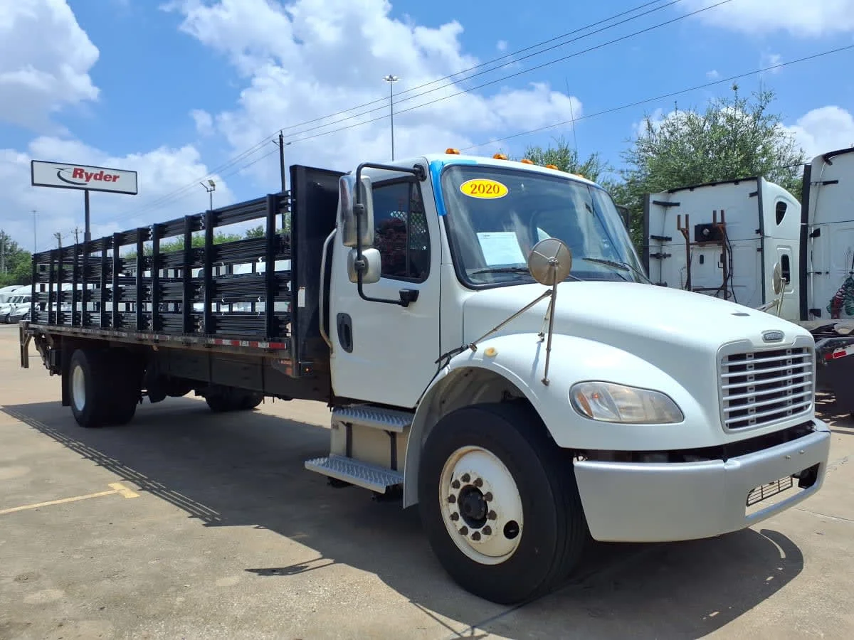 2020 Freightliner M2 106 in Houston, TX — photo 3