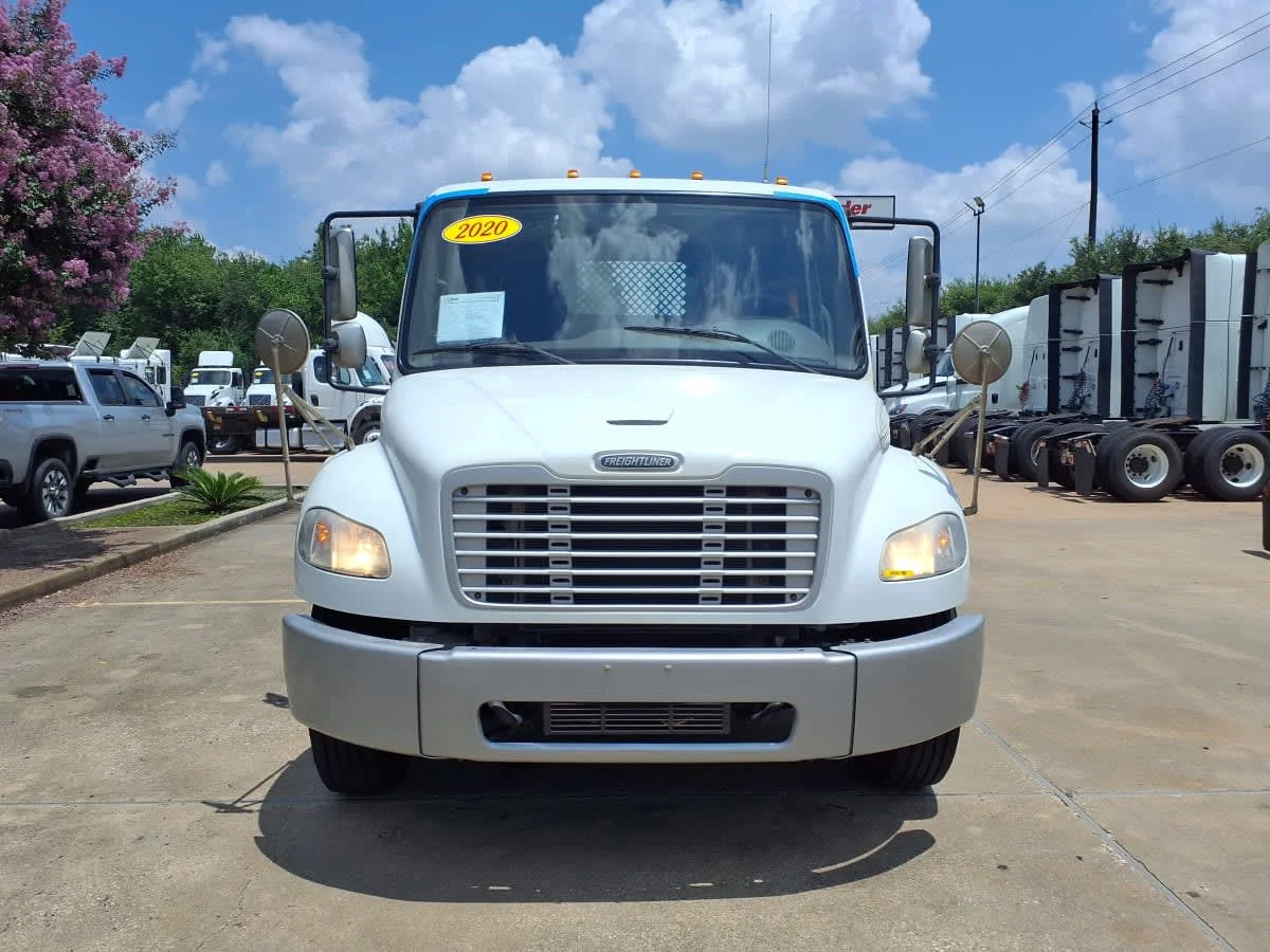 2020 Freightliner M2 106 in Houston, TX — photo 2