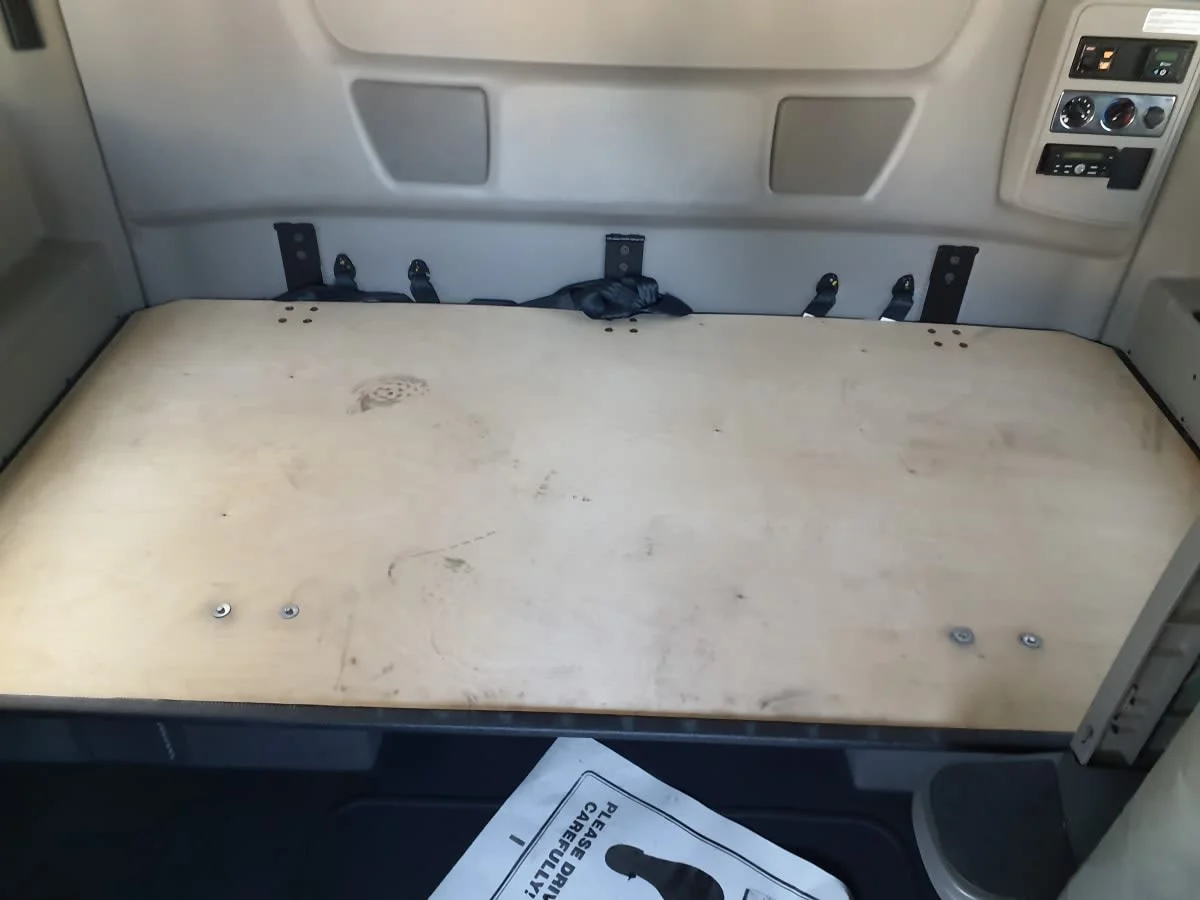 2020 International LT - image 8