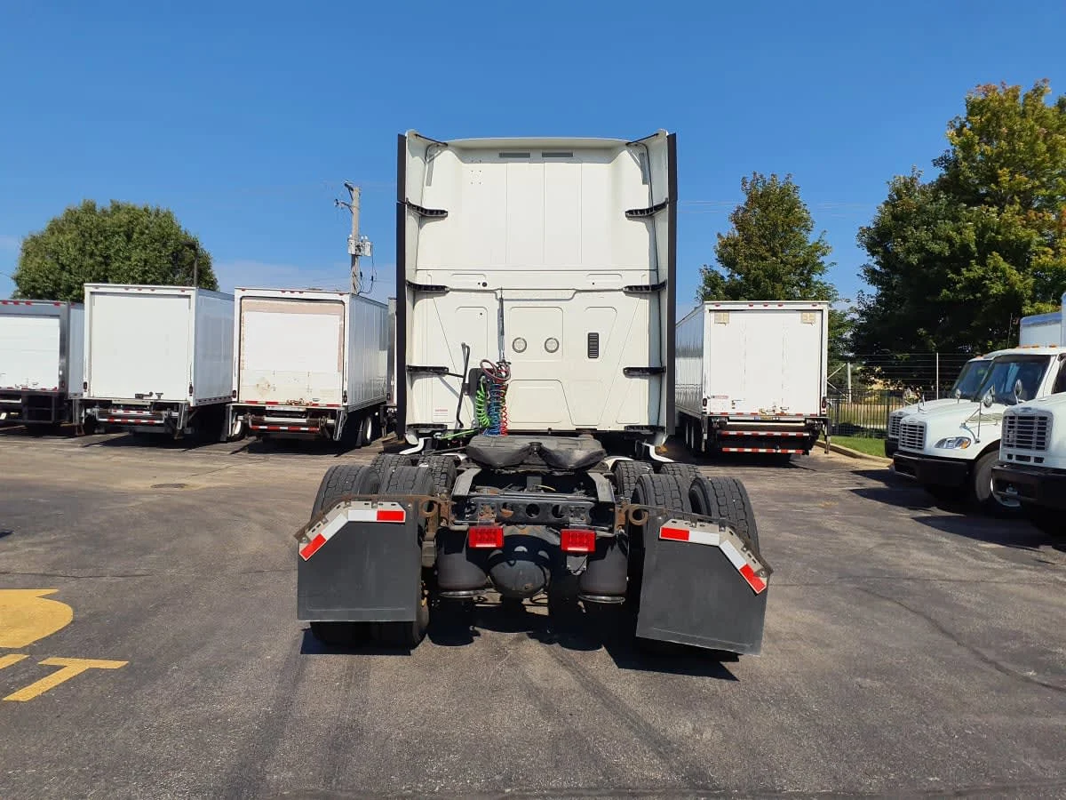 2020 International LT - image 5