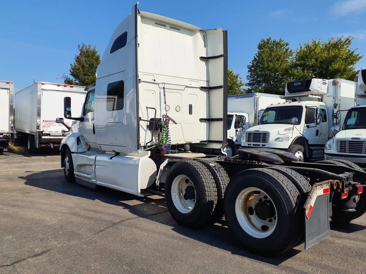 2020 International LT - image 6