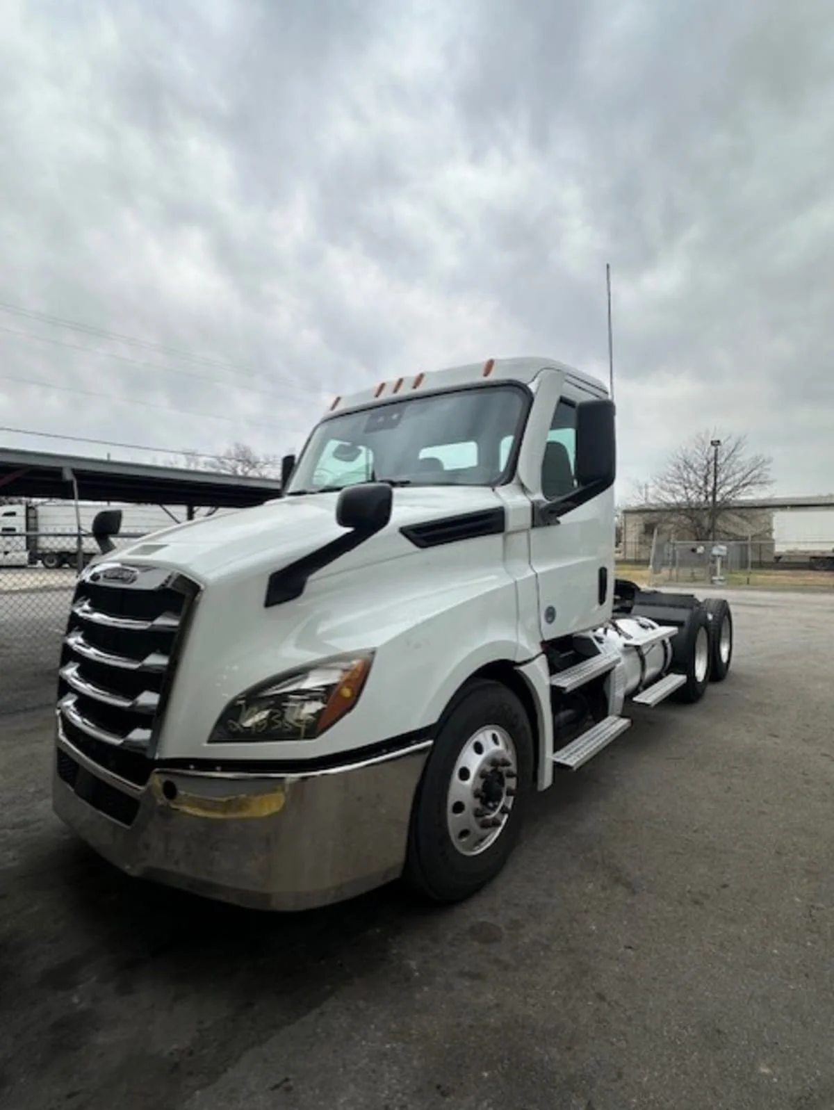2021 Freightliner Cascadia - image 3