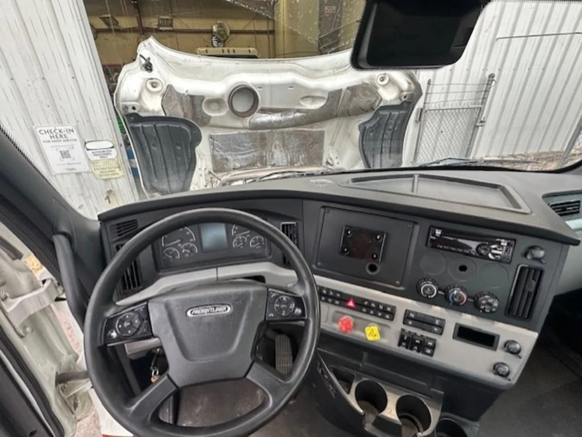 2021 Freightliner Cascadia in Converse, TX — photo 7